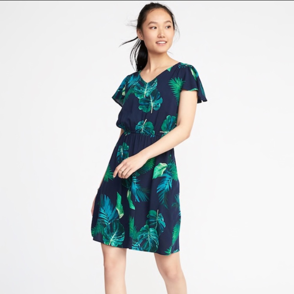 Waist defined V-neck dress